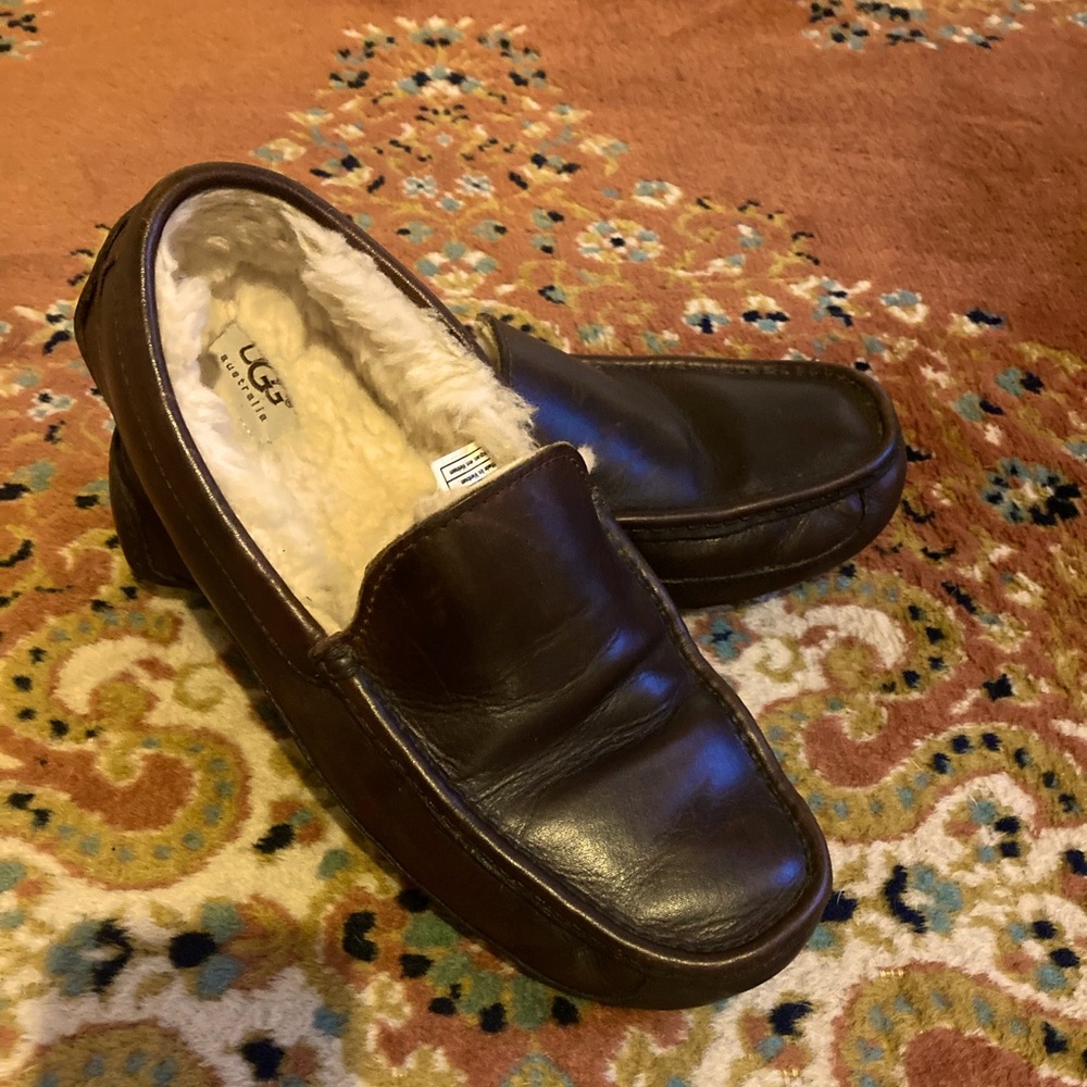 Ugg Ascot leather moccasin slippers shearling lined, rubber soles indoor & out